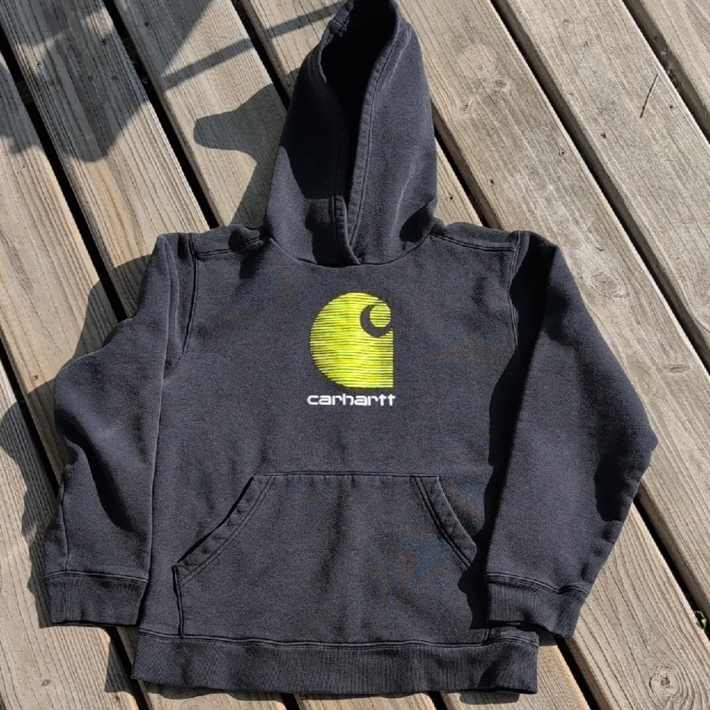 14/16 Carhartt Black and Yellow Sweatshirt for Effortless Style